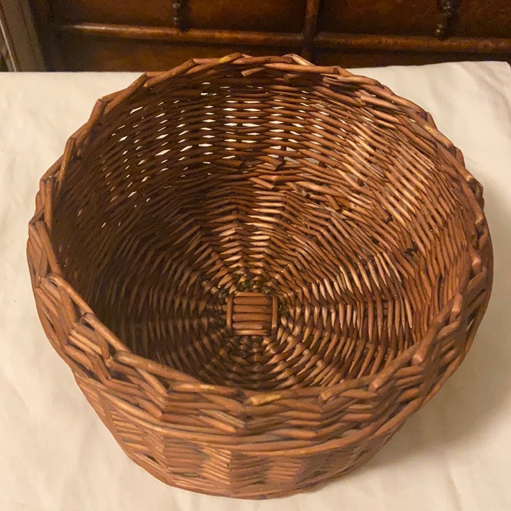 Sturdy round Basket